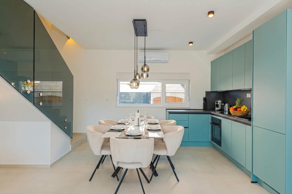 Standard Villa, 3 Bedrooms, 2 Bathrooms (Pool Villa Pomalo) | Dining
