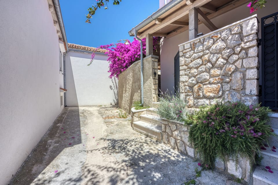 Family Studio (Bougainvillea Old Town Apartment /w) | Property grounds