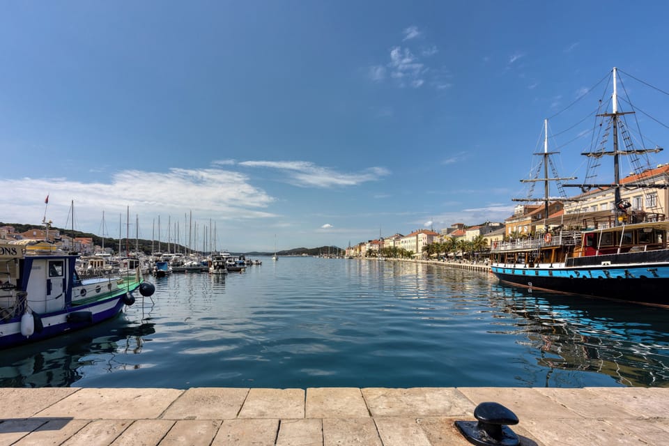 Bougainvillea Old Town Apartment /w Terrace Apartment in Mali Losinj