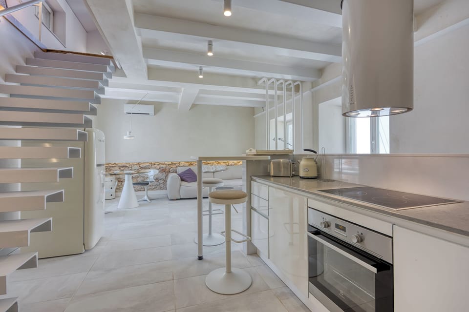 Family Apartment, 1 Bedroom, Air conditioning, Mountainside (1BR Star Wars Inspired Duplex Loft /w) | Private kitchen