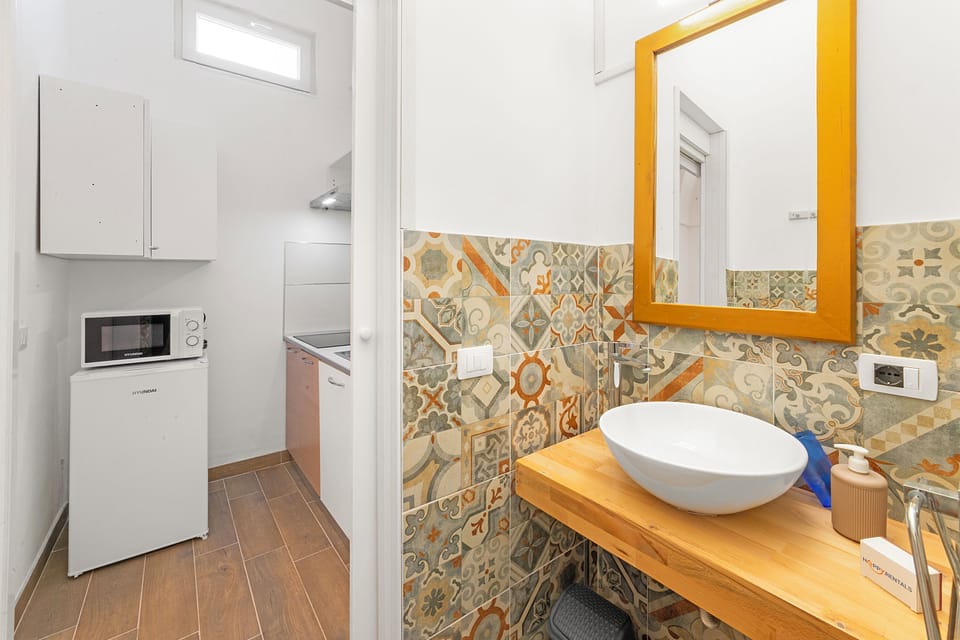 Family Apartment, 6 Bedrooms, Microwave (Casa Miggiano 6 BR Apartment in Town) | Private kitchen