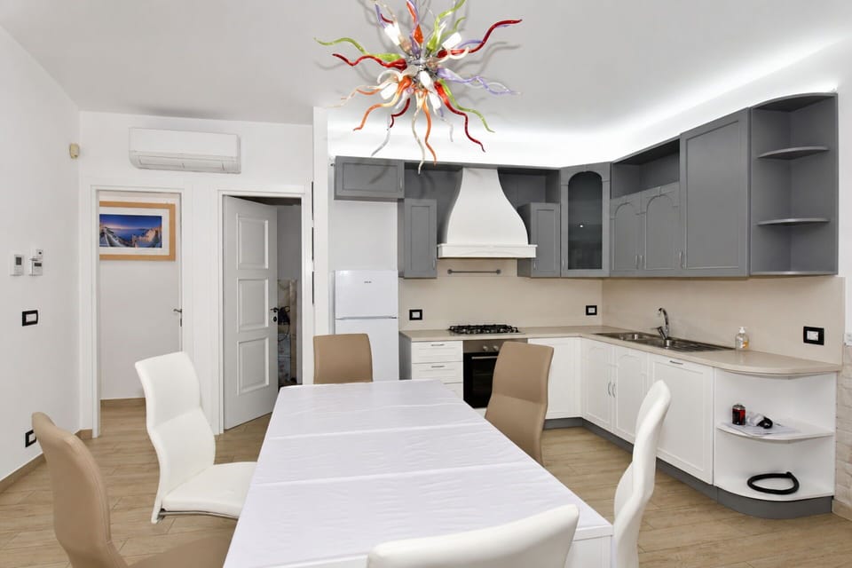 Autumn, Kitchen, Spring, Summer