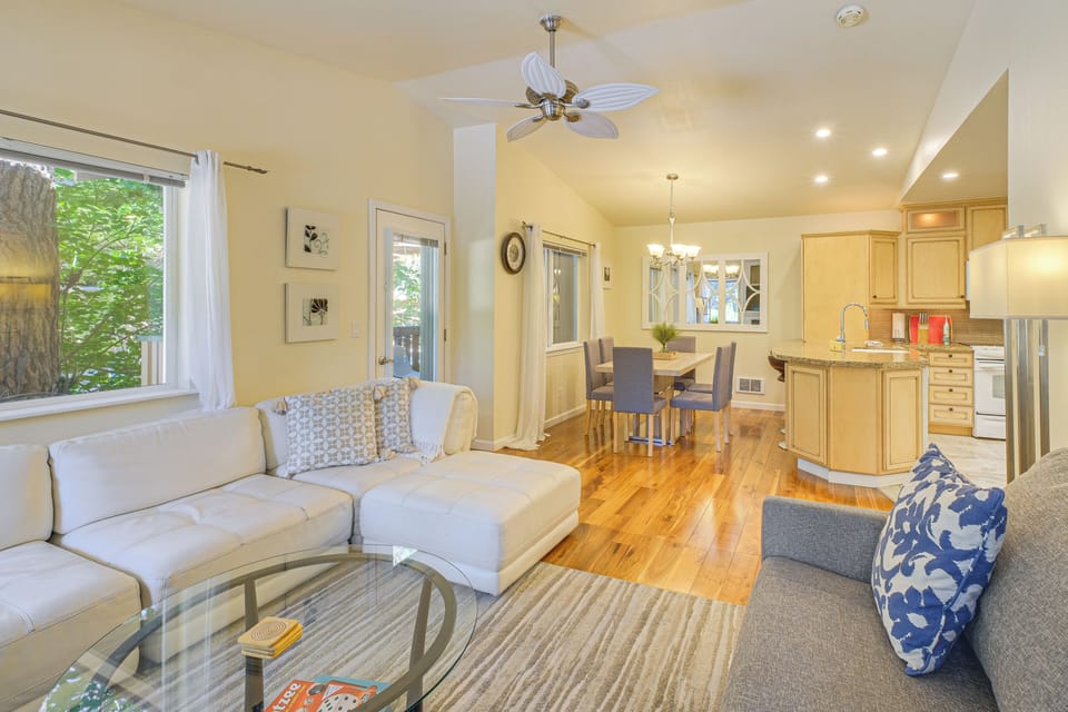 Living Room | Open Floor Plan | Queen Sleeper Sofa