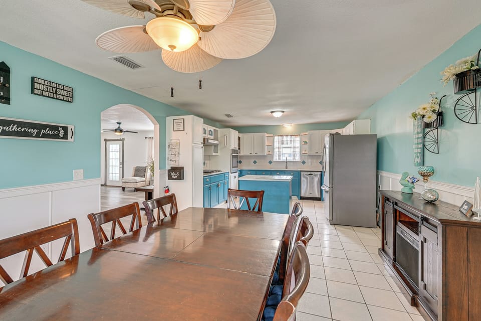 Kitchen & Dining Area
