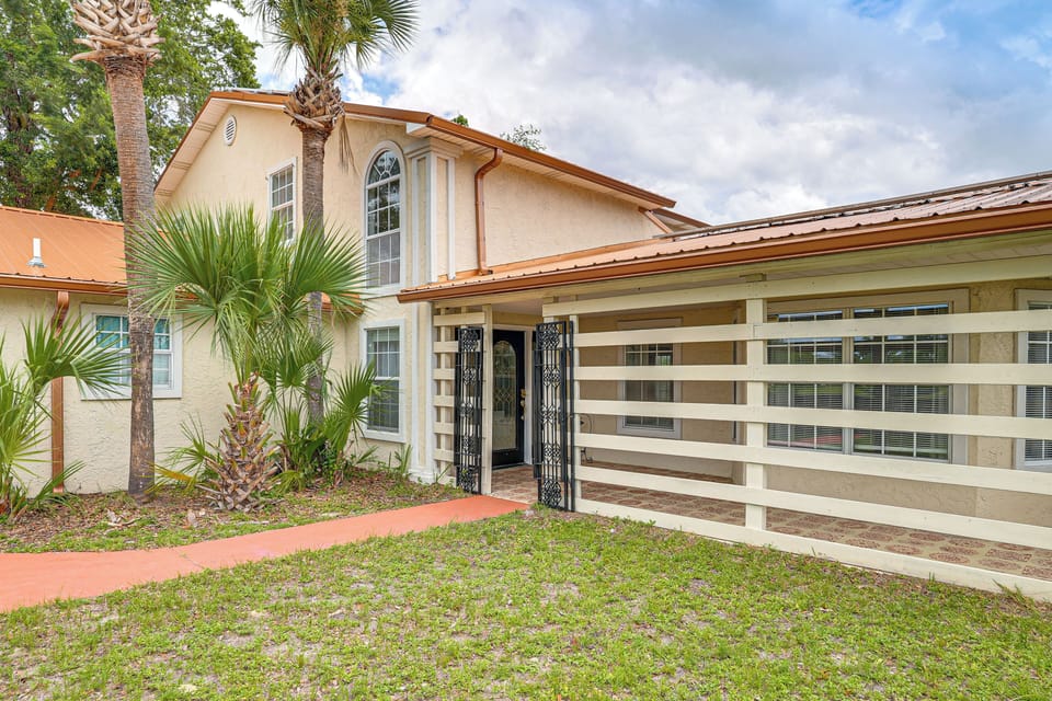 Property Exterior | Single-Level Duplex Home | Lower Unit