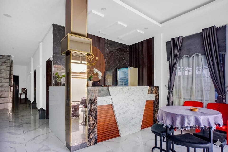 Entrance / Reception