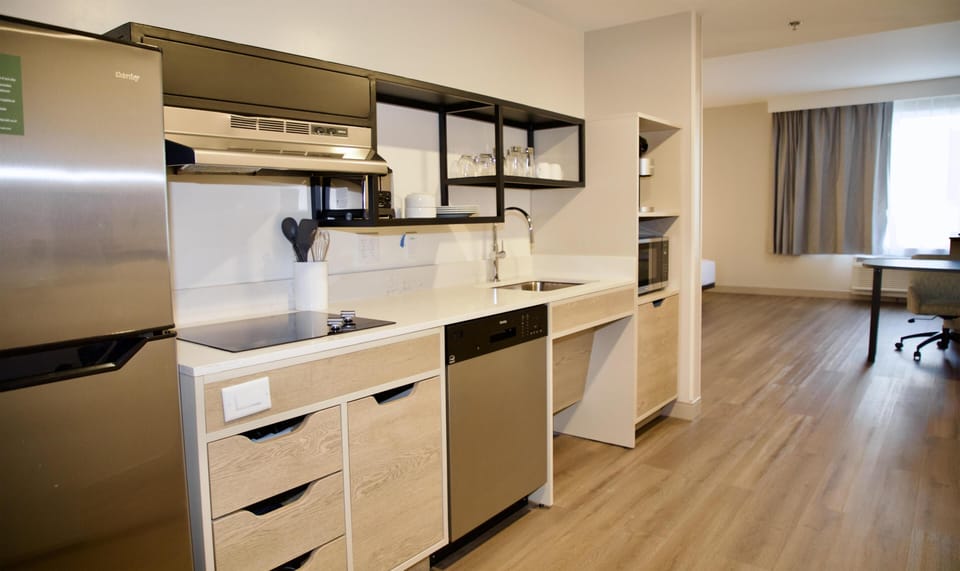 Studio Suite, 1 King Bed, Accessible, Kitchenette (Mobility and Hearing) | Private kitchen