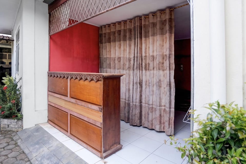 Entrance / Reception