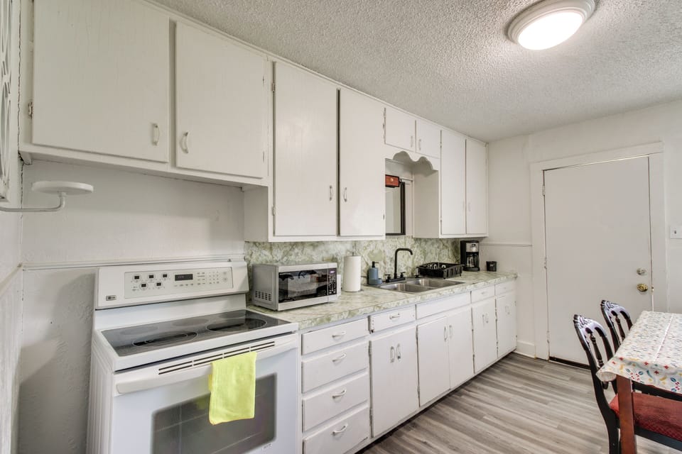 Eat-In Kitchen