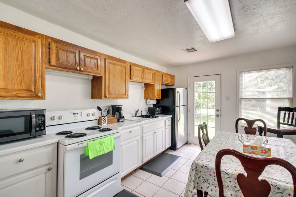 Eat-In Kitchen
