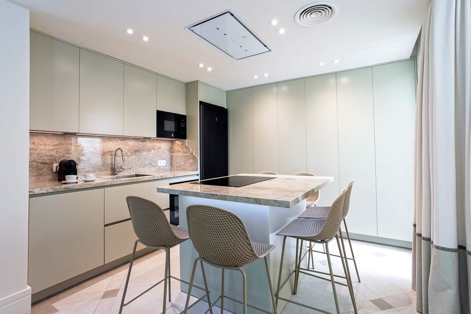House (6 Bedrooms) | Private kitchen | Coffee/tea maker, full-size fridge, microwave, oven