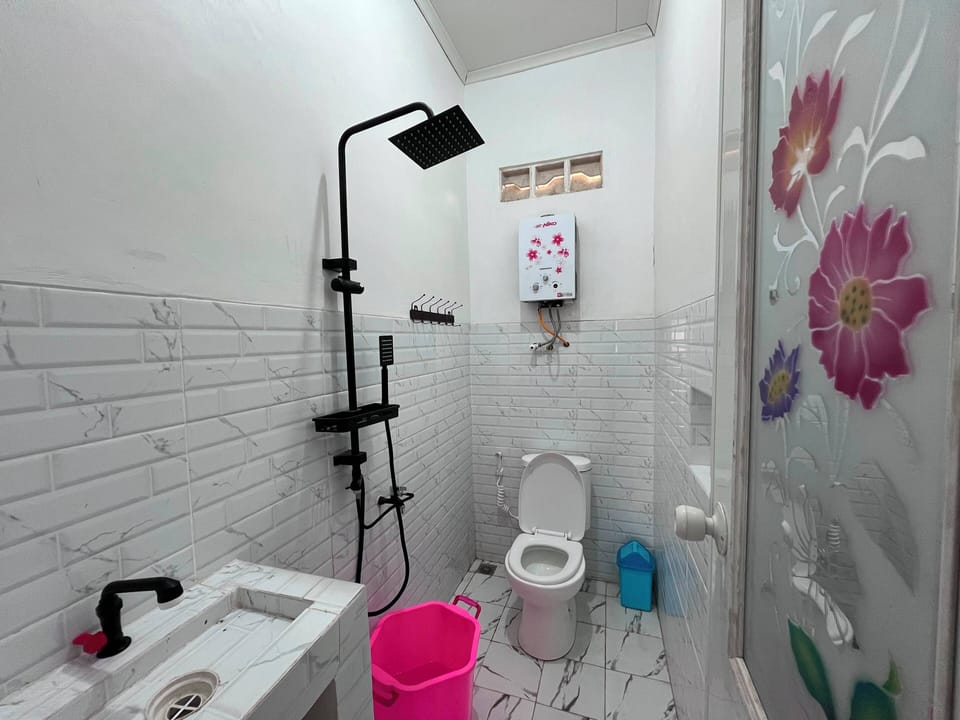 Deluxe Quadruple Room, Balcony | Bathroom | Shower, soap, shampoo, toilet paper