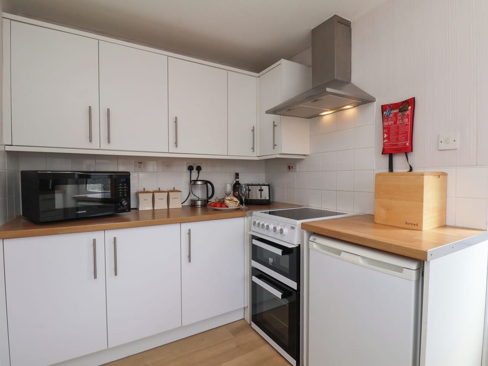 Dishwasher, cookware/dishes/utensils