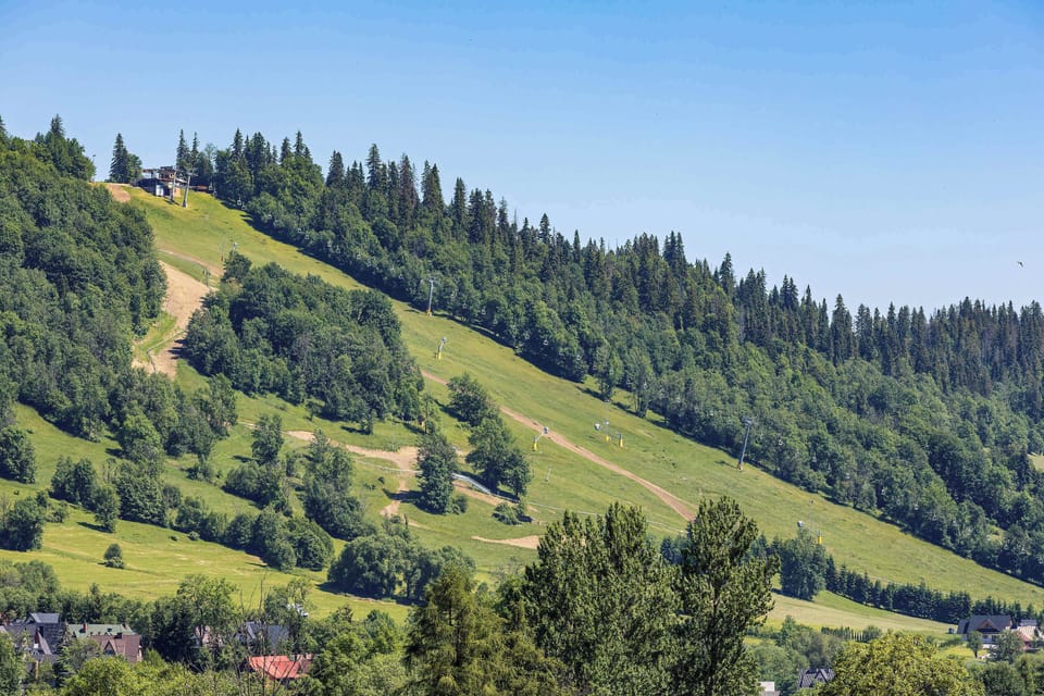 Scenic mountain landscape surrounding the property, ideal for nature lovers.