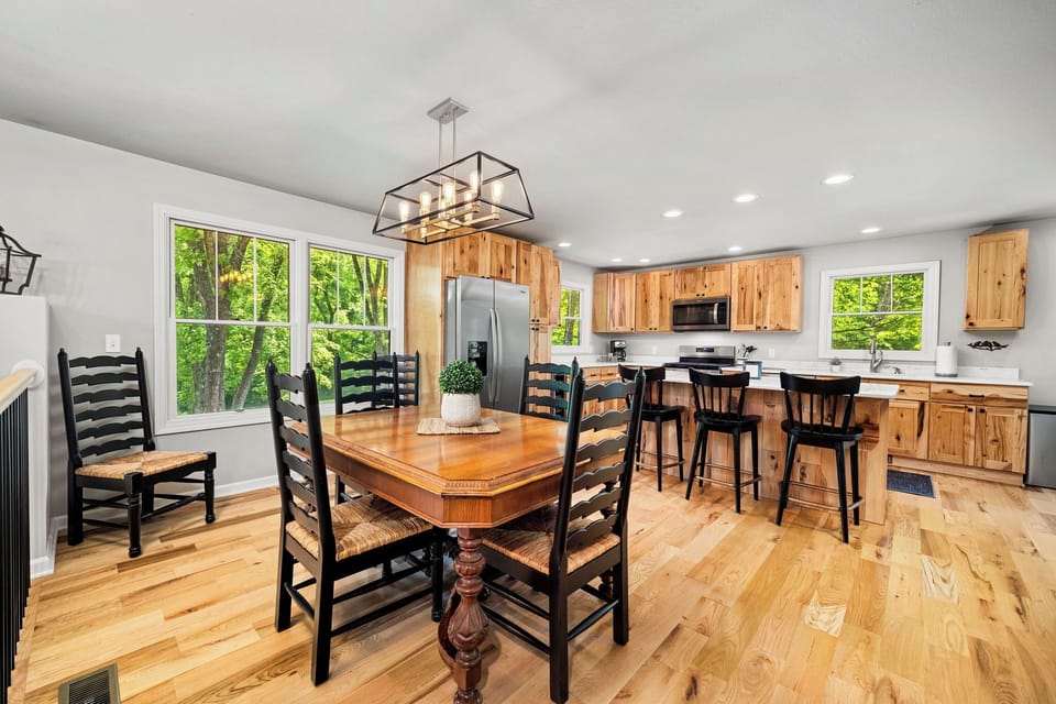 Spacious dining area and kitchen 