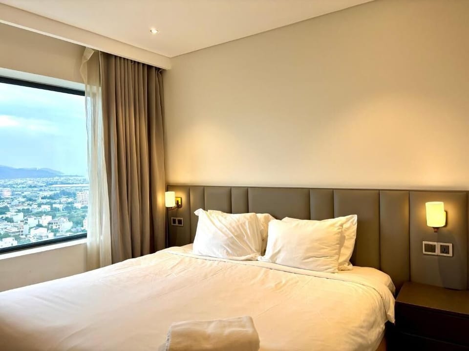 Deluxe Apartment, Balcony, City View | Blackout drapes, iron/ironing board, WiFi (free)