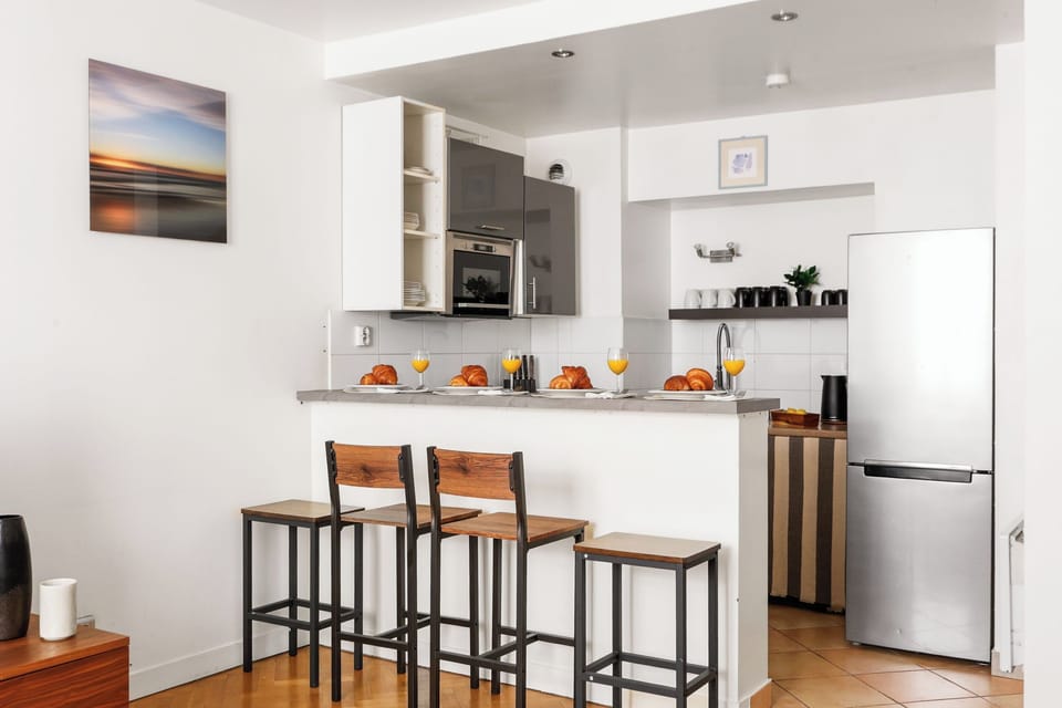 The kitchen is fully equipped to prepare a simple meal 