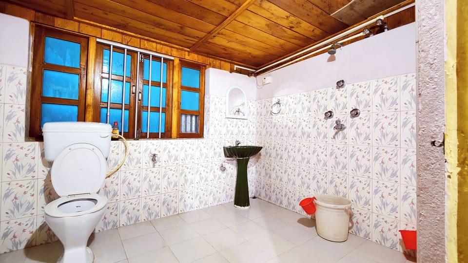 Deluxe Double Room, Balcony, Mountain View | Bathroom | Shower, free toiletries, towels, soap