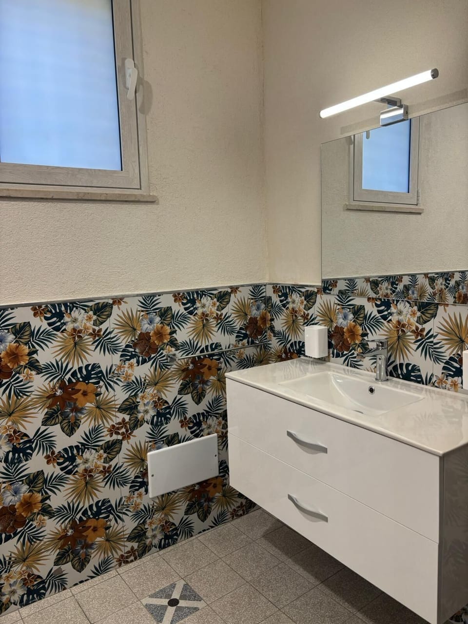 Superior Triple Room | Bathroom | Shower, hair dryer, towels, soap