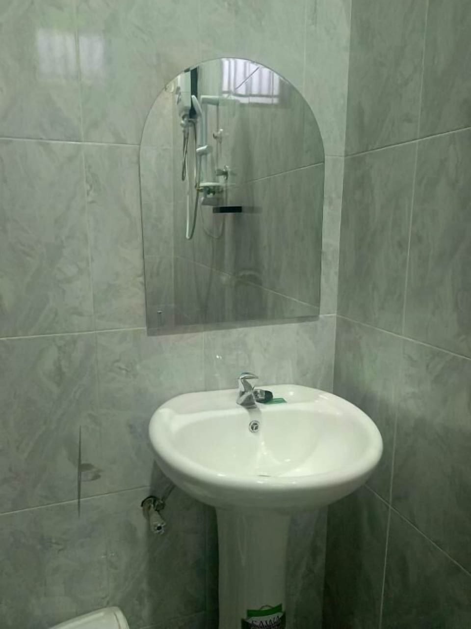 Deluxe Double or Twin Room, Balcony, Garden View | Bathroom | Shower, free toiletries, slippers, towels