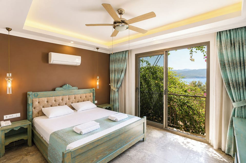 Standard Double or Twin Room, Sea View | In-room safe, blackout drapes, WiFi (free)