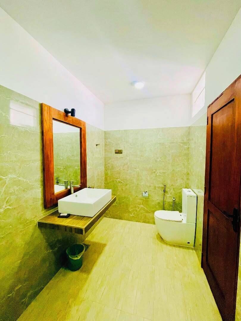 Shower, towels, soap, shampoo
