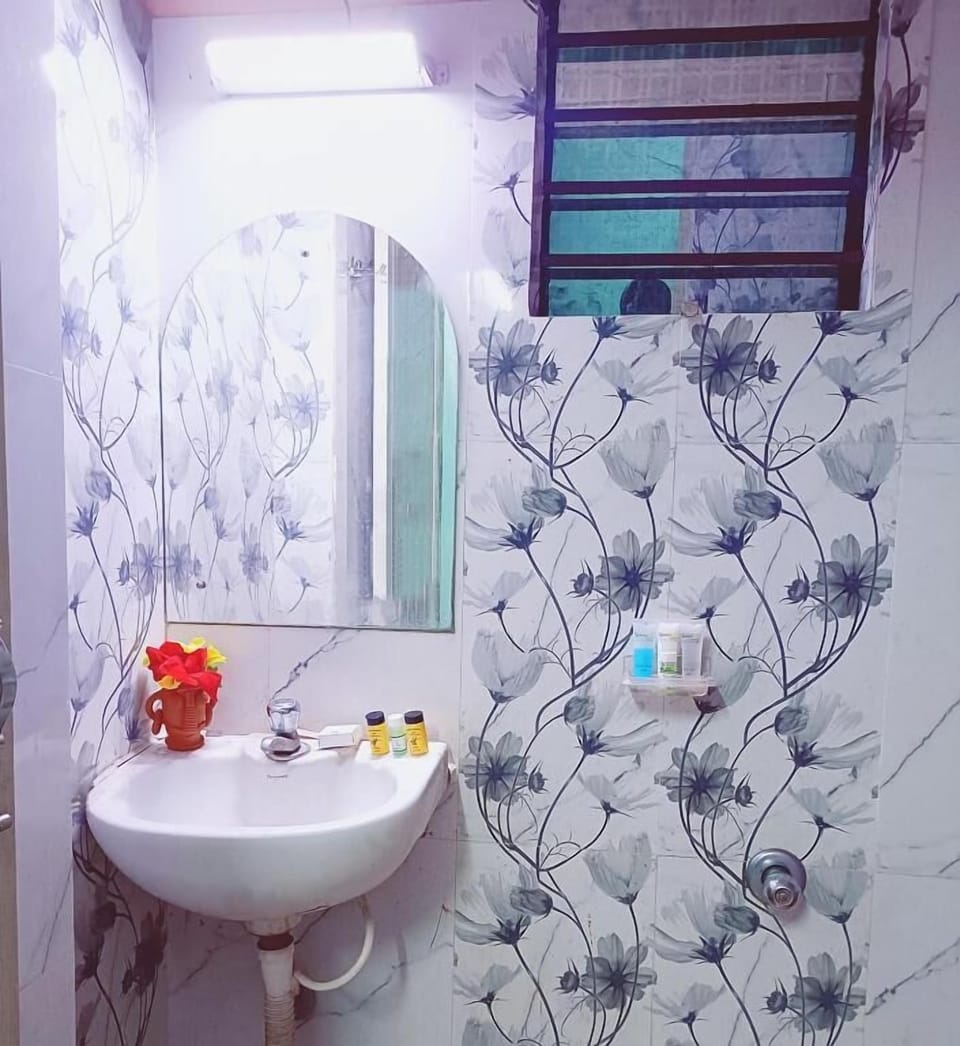 Standard Double Room | Bathroom