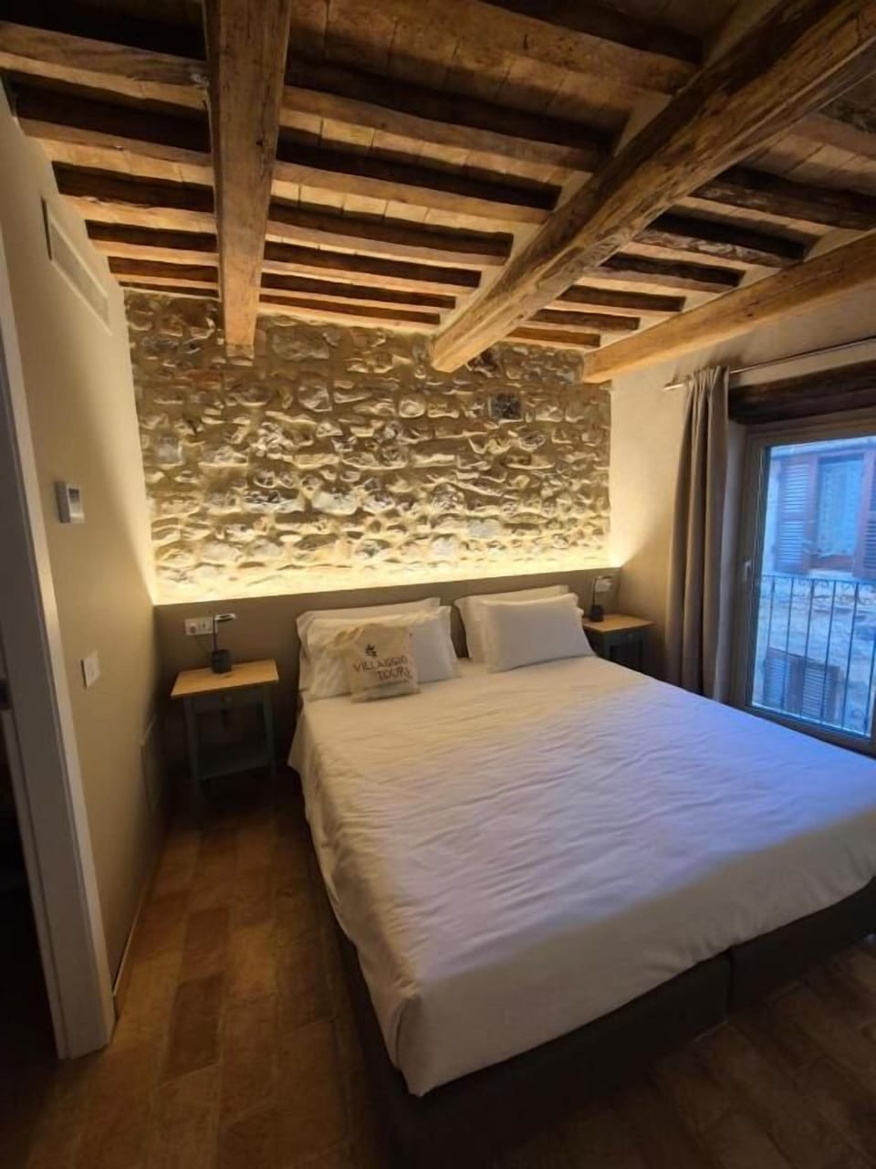 Deluxe Double or Twin Room | Desk, laptop workspace, blackout drapes, WiFi (free)