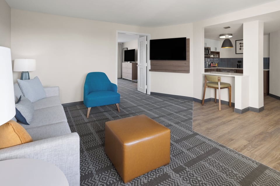 Suite, 1 Bedroom, Balcony | Room amenity