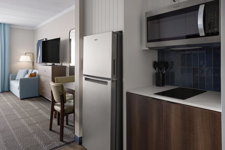 Studio Suite, 2 Queen Beds, Kitchen | Room amenity