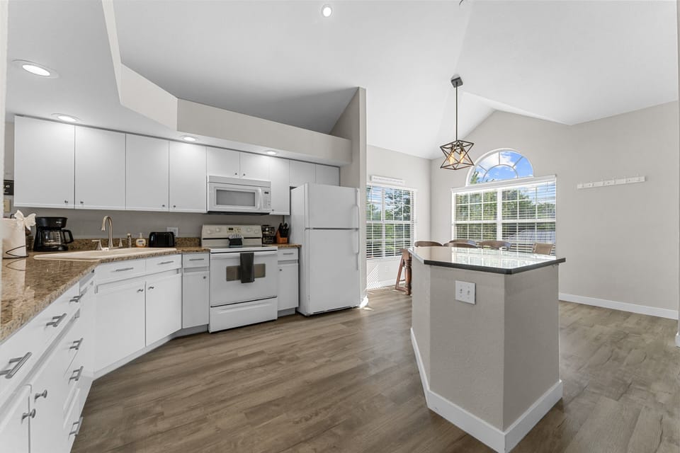 Condo, 3 Bedrooms | Private kitchen | Coffee/tea maker, fridge, oven, toaster