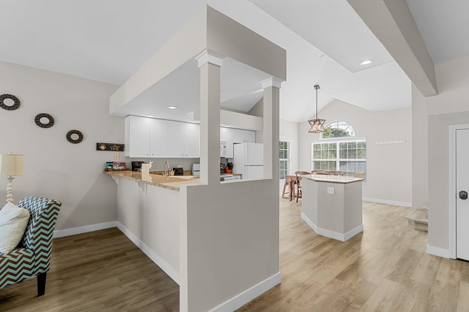 Condo, 3 Bedrooms | Interior