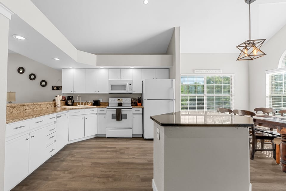 Condo, 3 Bedrooms | Private kitchen | Coffee/tea maker, fridge, oven, toaster