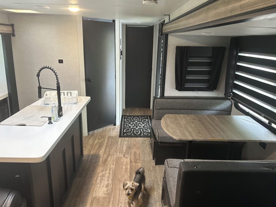 Kitchen/dining table