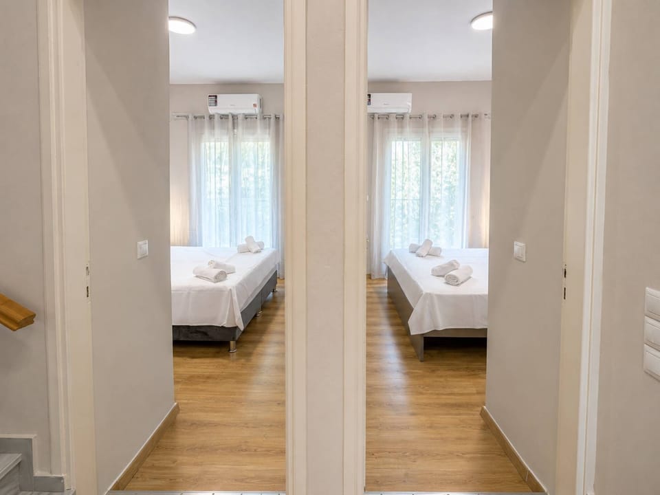 Hallway view to two bedrooms