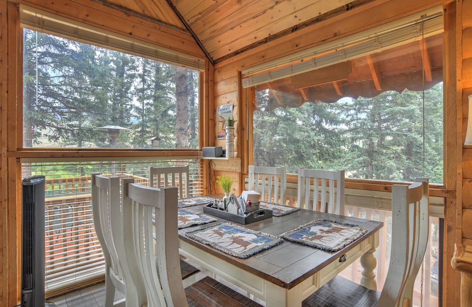 Fern Creek Cabin - Dining area, which is open to the living room and off the kitchen.