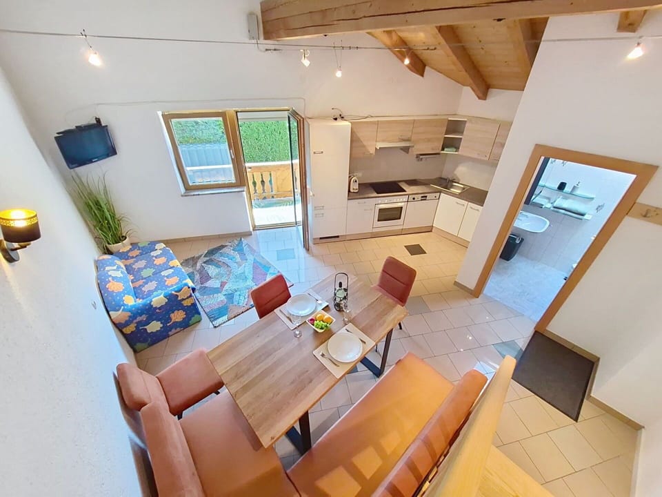 Wood, Flooring, Interior Design, Floor, Room, Ceiling, Wood Stain, Hardwood, Apartment, Chair