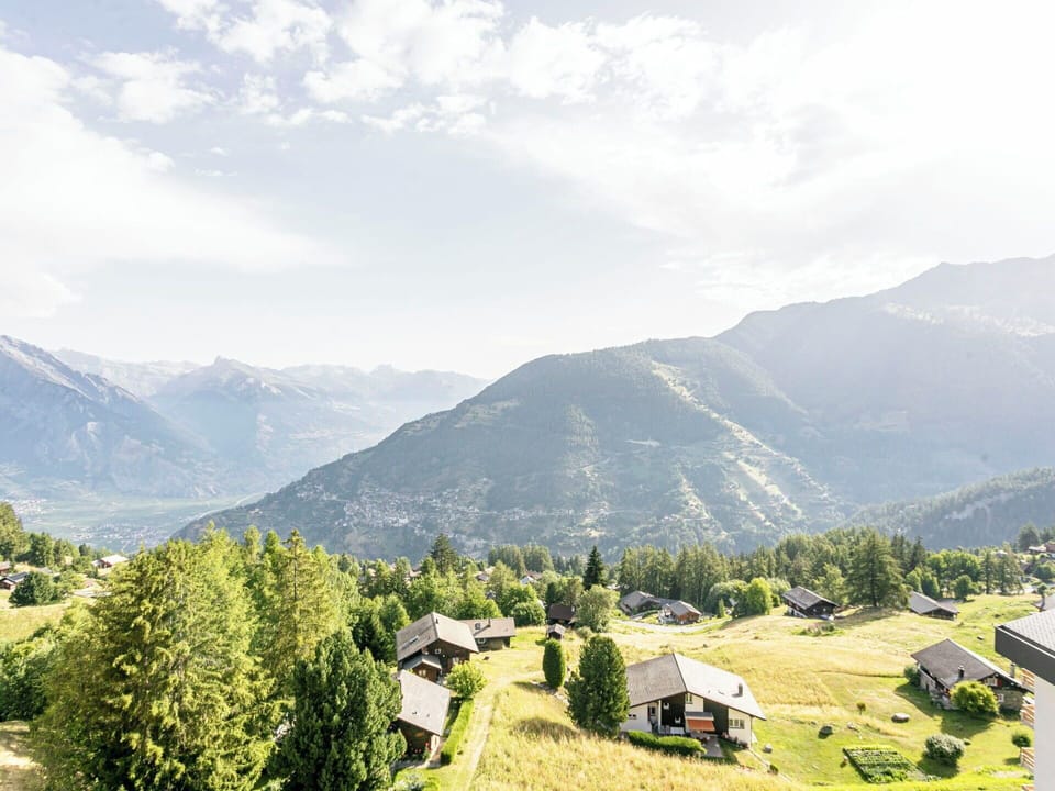 Mountain, Mountainous Landforms, Grass, Hill, Mountain Range, Natural Landscape, Highland, Hill Station, Landscape, Valley