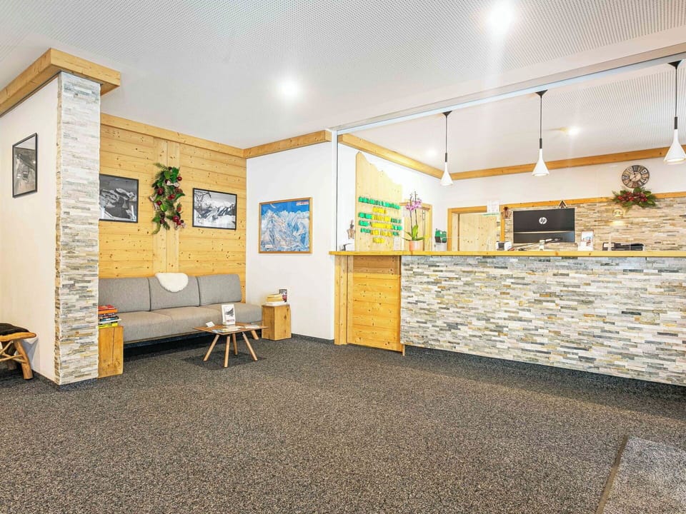 Hardwood, Wood Stain, Plank, Hotel, Lumber, Wood Flooring
