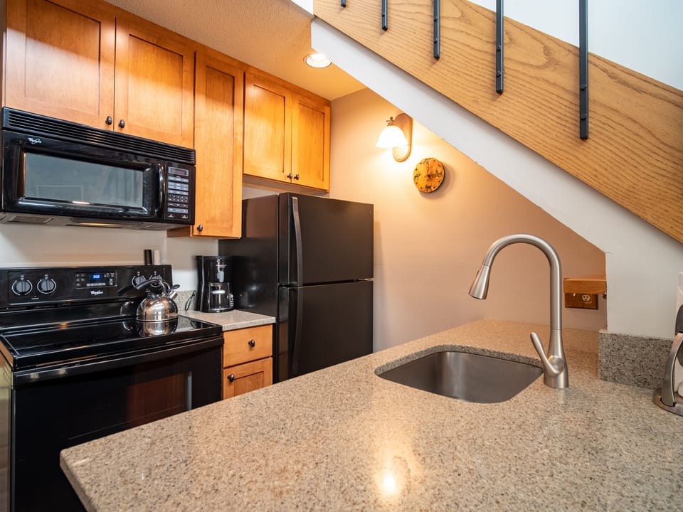 Alpine Condo | Private kitchen | Coffee/tea maker, fridge, microwave, oven