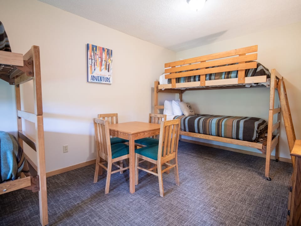 Executive Townhome | WiFi, bed sheets