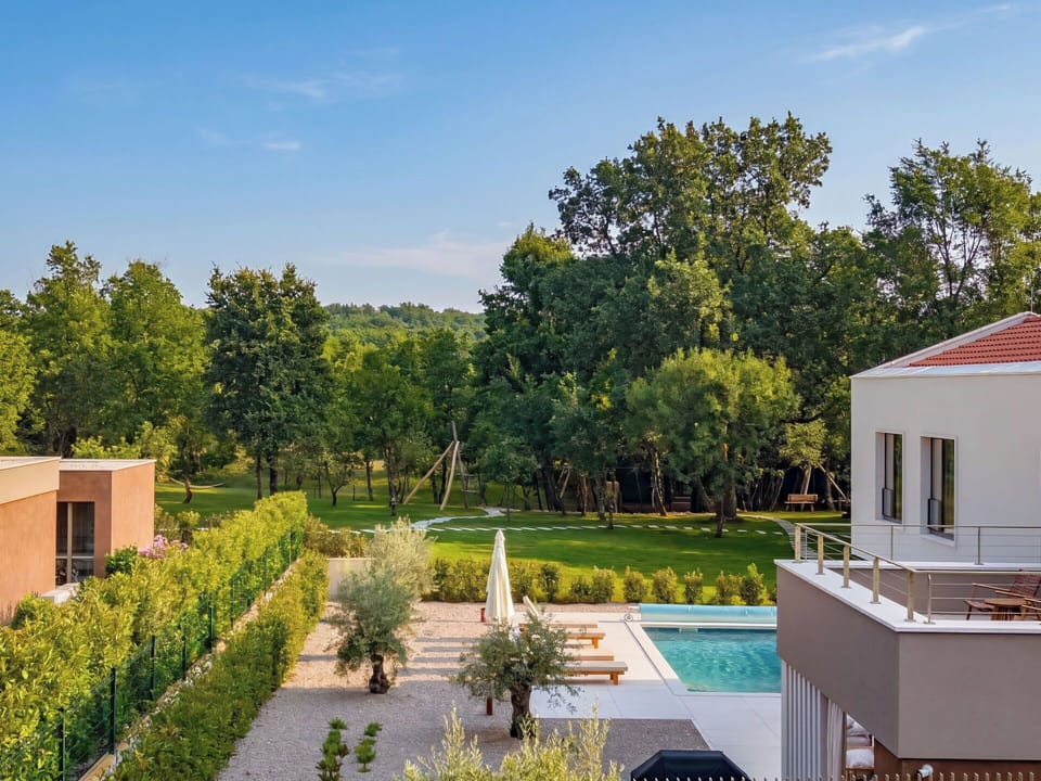 Shrub, Garden, Swimming Pool, Shade, Lawn, Estate, Landscaping, Backyard, Yard, Resort
