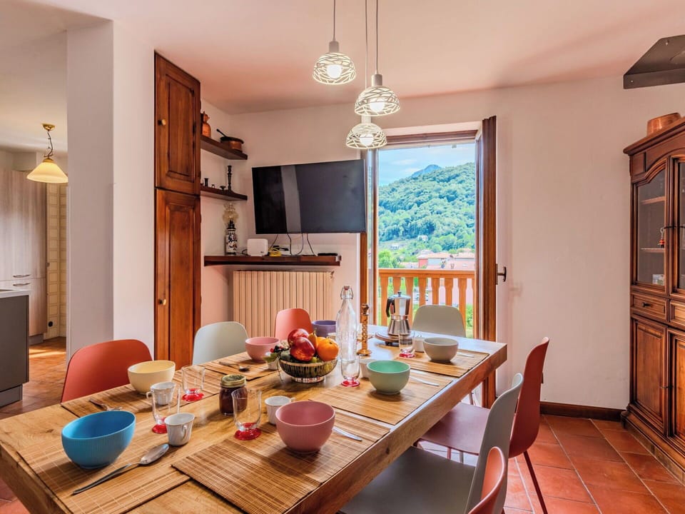 Furniture, Interior Design, Wood, Flooring, Dining Room, Ceiling, Kitchen & Dining Room Table, Table, Room, Chair