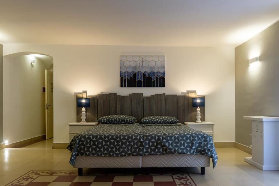 Quadruple Room (Liotru) | Desk, iron/ironing board, WiFi (free)