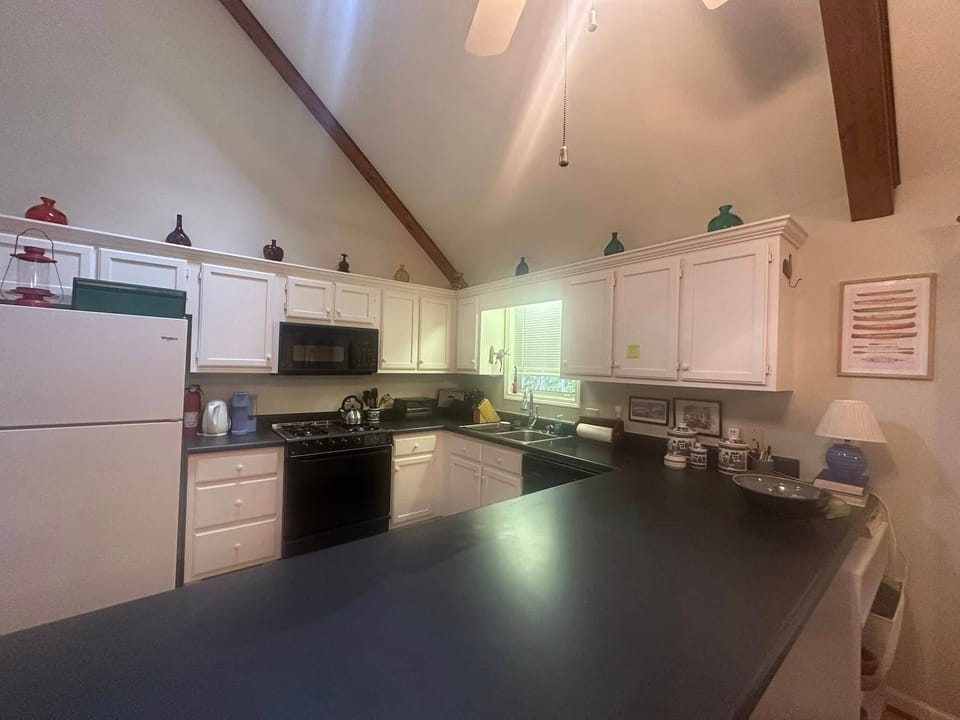 Full kitchen