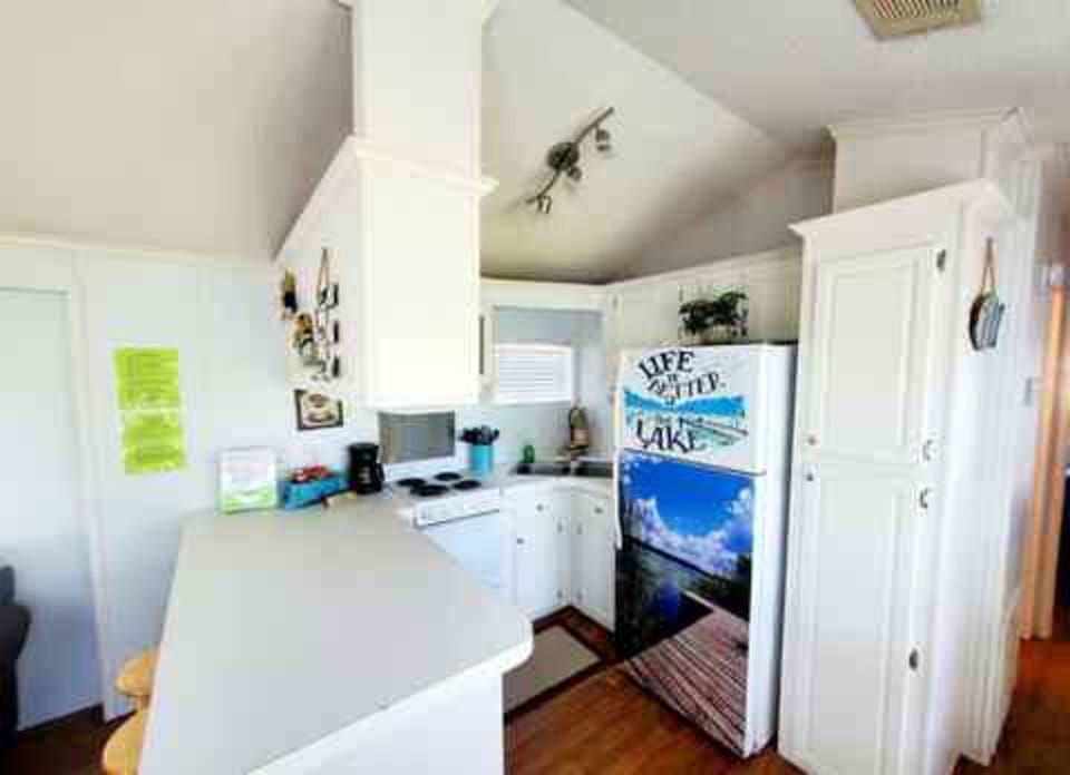 Deluxe Cottage, 1 Bedroom, Lake View | Living area