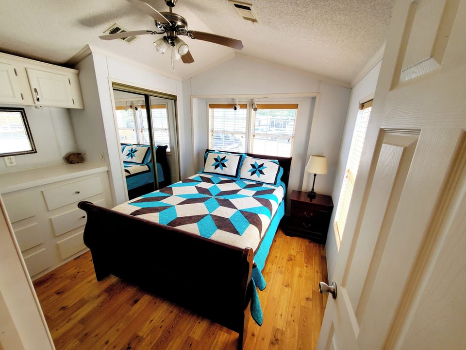 Deluxe Cottage, 1 Bedroom, Pets Allowed, Lake View | WiFi (free)