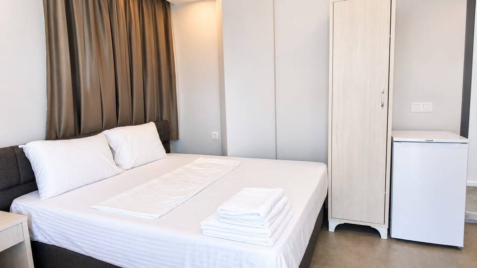 Classic Double Room, Balcony, City View | WiFi (free)