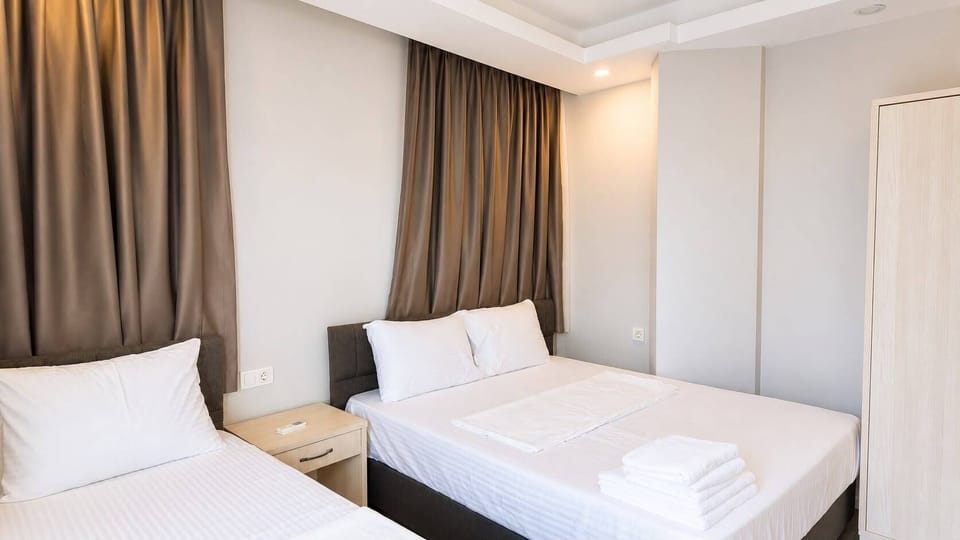 Classic Triple Room, Balcony | WiFi (free)