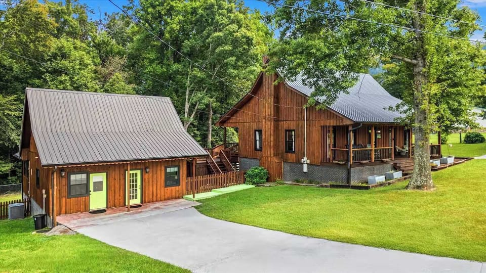 Charming Cabin Nestled in the Trees 🌲